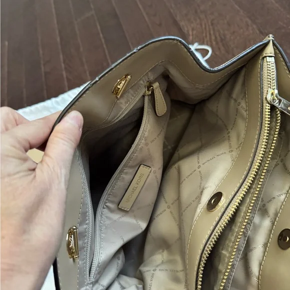 Michael Kors purse and wallet - Picture 5 of 16